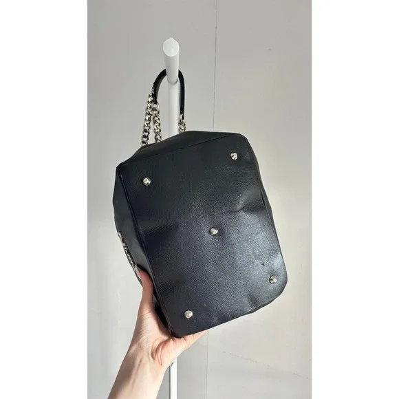 $1,095 Authentic Valentino Tote Bag Black Leather Silver Chain Strap V Logo - Picture 12 of 16